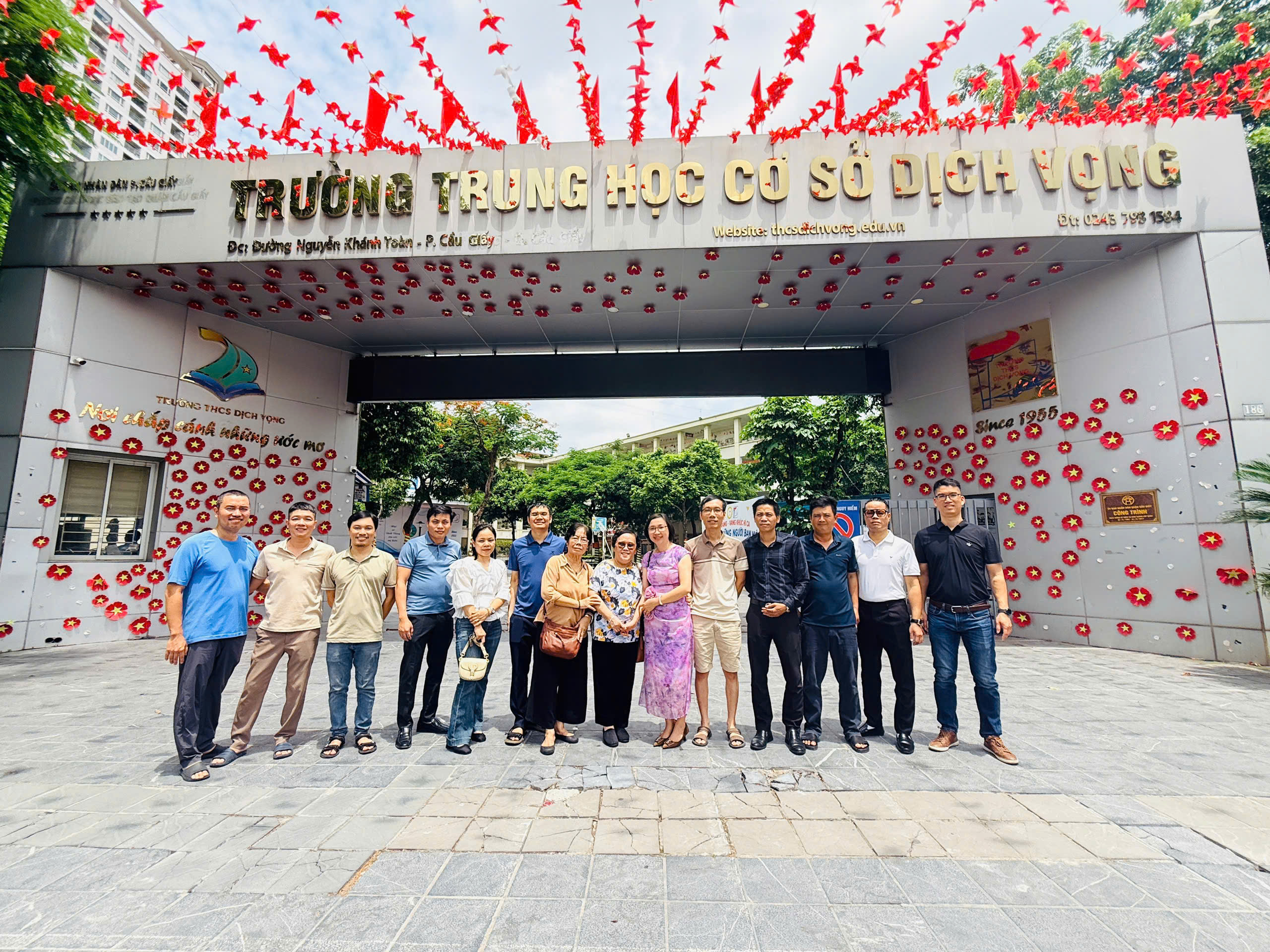 💐 CỰU HỌC SINH KHÓA 1996–2000 TRỞ VỀ THĂM TRƯỜNG THCS DỊCH VỌNG 💐