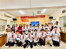 TRƯỜNG THCS DỊCH VỌNG TIẾP LỬA CHO CÁC “CHIẾN BINH CÔNG NGHỆ” TRƯỚC THỀM VSAR 2025–2026 🔥🤖