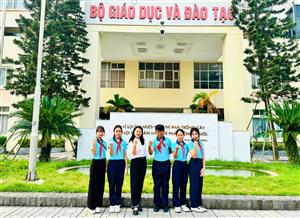 Nhóm 5 học sinh trường THCS Dịch Vọng tham gia phiên họp giả định tại Bộ Giáo dục và Đào tạo